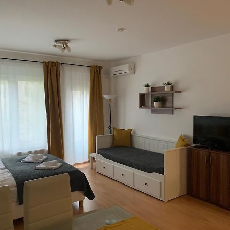 Corvin Fontana Apartment Budapest Ngoại thất bức ảnh